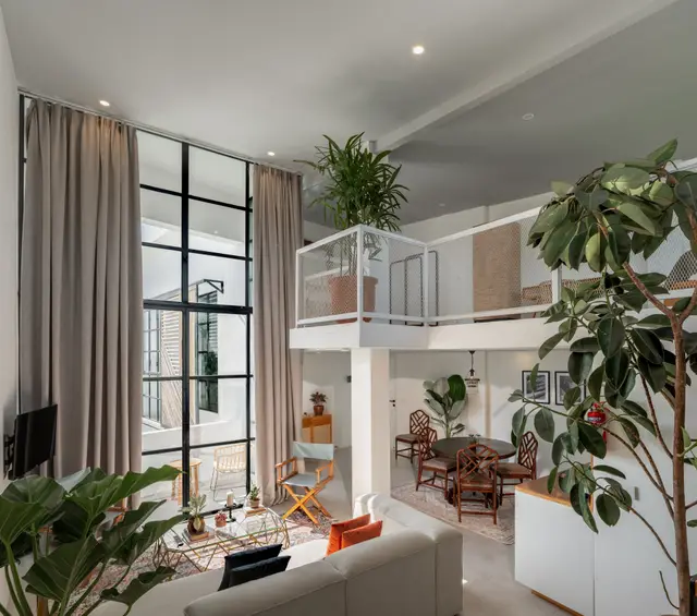 Statement 1BR Apartment w/ Fully Equipped Kitchen and Air Conditioning
