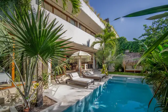 Luxury 3BR Villa w/ Ocean Views and Rooftop Patio, Cliffside Setting