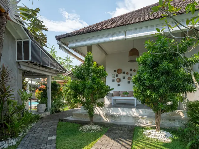 Tropical 1BR Villa w/ Air Conditioning and Free Parking
