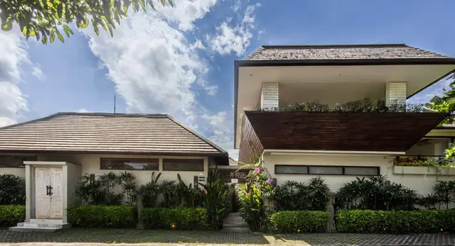 Four Pool Villas, Two Minutes From the Sand