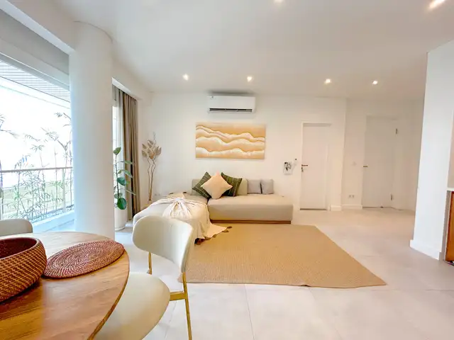 Spacious 2BR Suite w/ Fully Equipped Kitchen and Smart TV