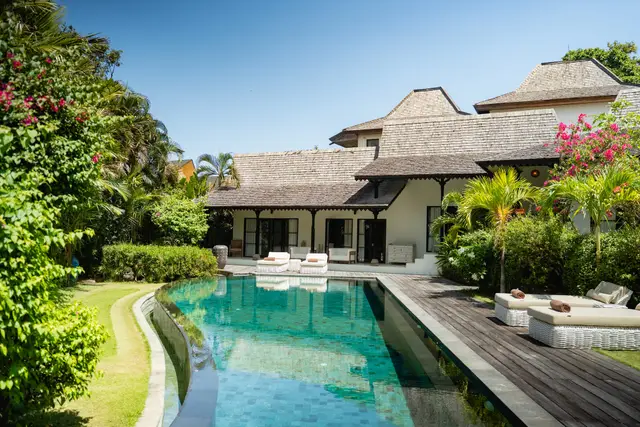 A Six-Bedroom Estate With Commercial Upside